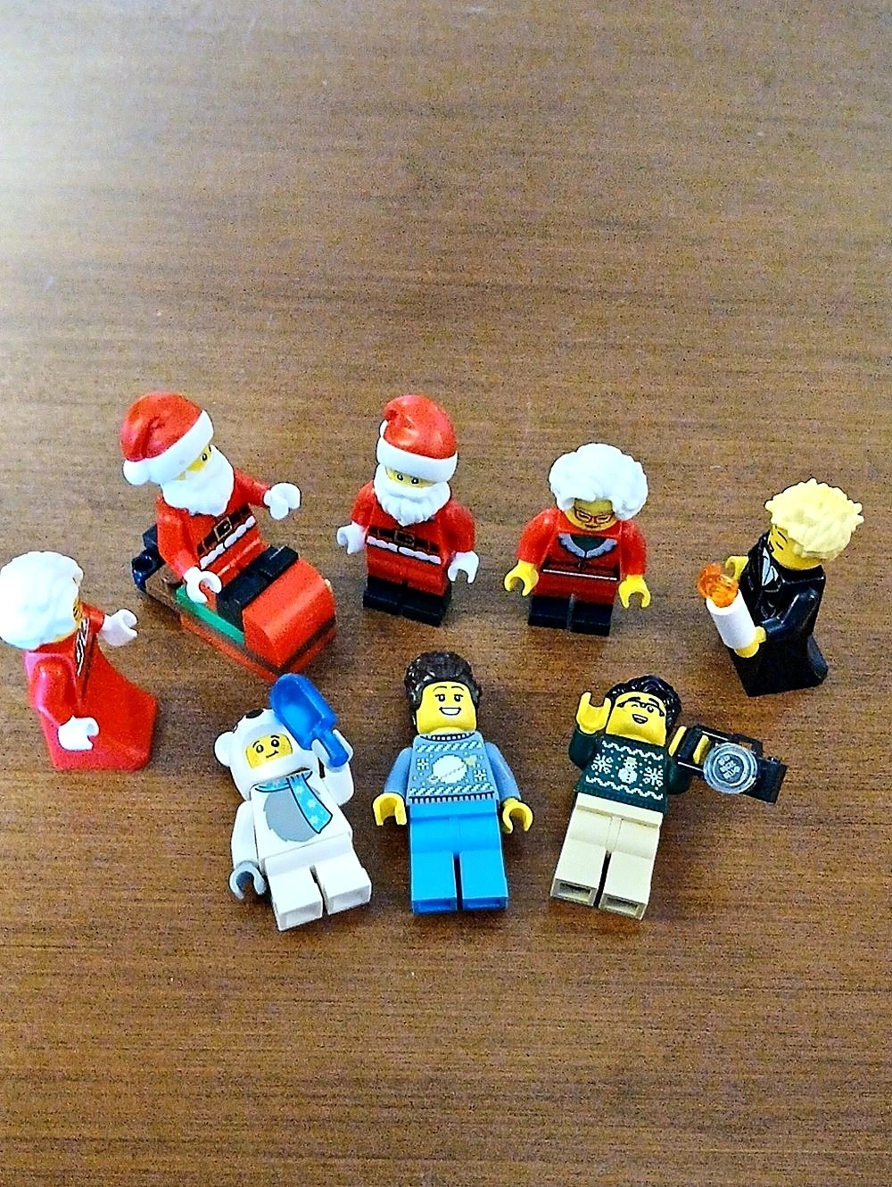 LEGO Holiday Christmas Minifigure Lot 8pcs Santa , Mrs.Claus Etc.